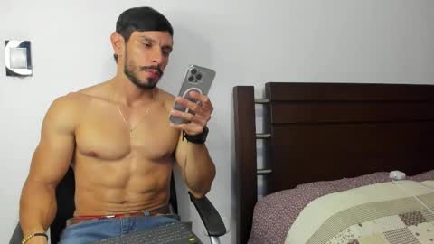 kevin_malone22 online show from November 19, 2025, 1:49 am