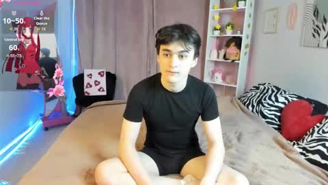 kevinhunter_ online show from November 14, 2025, 6:39 pm