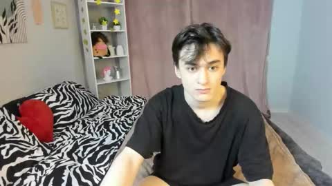 kevinhunter_ online show from November 15, 2025, 6:15 pm