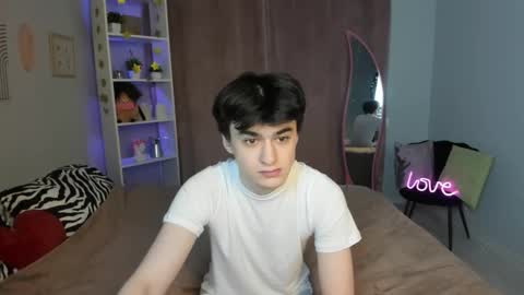 kevinhunter_ online show from November 20, 2025, 3:56 pm