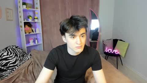 kevinhunter_ online show from November 22, 2025, 5:56 pm