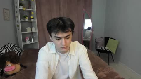 kevinhunter_ online show from November 23, 2025, 4:29 pm