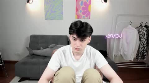 kevinhunter_ online show from November 28, 2025, 3:58 pm