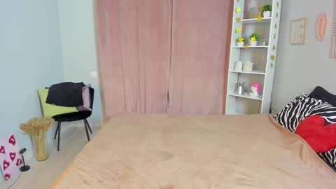 kevinhunter_ online show from November 30, 2025, 9:24 am