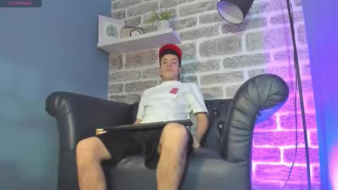 Sexy  Hot Kevin online show from December 2, 2025, 9:32 pm