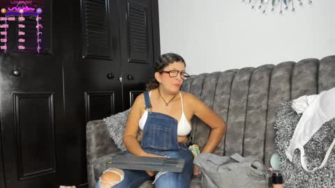 Keila Milf online show from September 30, 2025, 4:39 am