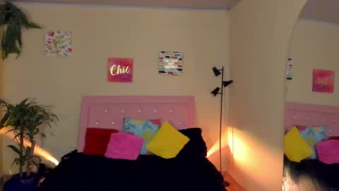 Snapshot of keyla_roberts_ chatting on January 5, 2025, 8:22 am Adhara. Help me reach 100 likes online show from January 5, 2025, 8:22 am