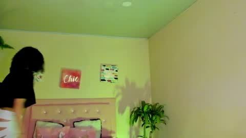 Snapshot of keyla_roberts_ chatting on February 3, 2025, 7:07 am Adhara. Help me reach 100 likes online show from February 3, 2025, 7:07 am