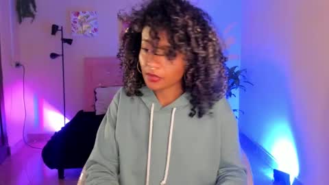 Snapshot of keyla_roberts_ chatting on February 5, 2025, 10:19 am Adhara. Help me reach 100 likes online show from February 5, 2025, 10:19 am