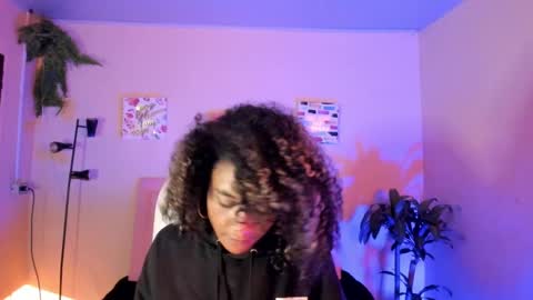 Snapshot of keyla_roberts_ chatting on February 12, 2025, 10:14 am Adhara. Help me reach 100 likes online show from February 12, 2025, 10:14 am