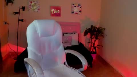 Snapshot of keyla_roberts_ chatting on February 15, 2025, 10:44 am Adhara. Help me reach 100 likes online show from February 15, 2025, 10:44 am