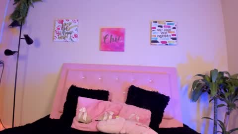 Snapshot of keyla_roberts_ chatting on February 23, 2025, 6:39 am Adhara. Help me reach 100 likes online show from February 23, 2025, 6:39 am