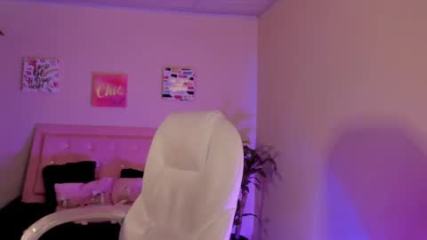 Snapshot of keyla_roberts_ chatting on February 27, 2025, 7:58 pm Adhara. Help me reach 100 likes online show from February 27, 2025, 7:58 pm