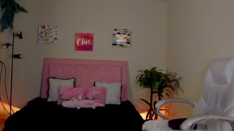 Snapshot of keyla_roberts_ chatting on March 1, 2025, 7:59 pm Adhara. Help me reach 100 likes online show from March 1, 2025, 7:59 pm