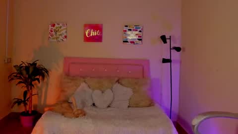 Snapshot of keyla_roberts_ chatting on March 9, 2025, 9:35 am Adhara. Help me reach 100 likes online show from March 9, 2025, 9:35 am