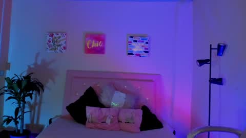 Snapshot of keyla_roberts_ chatting on March 12, 2025, 1:47 am Adhara. Help me reach 100 likes online show from March 12, 2025, 1:47 am