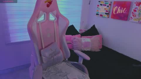 Snapshot of keyla_roberts_ chatting on September 19, 2025, 6:52 pm Adhara. Help me reach 100 likes online show from September 19, 2025, 6:52 pm