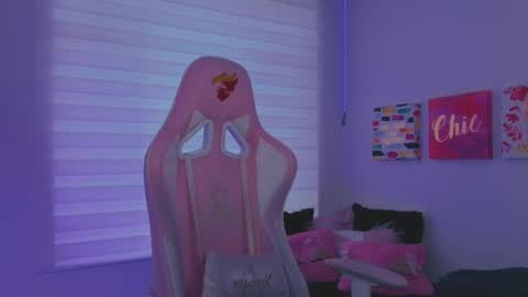 Snapshot of keyla_roberts_ chatting on September 23, 2025, 7:06 pm Adhara. Help me reach 100 likes online show from September 23, 2025, 7:06 pm