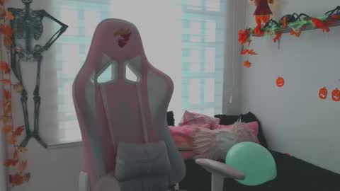 Snapshot of keyla_roberts_ chatting on October 10, 2025, 7:24 pm Adhara. Help me reach 100 likes online show from October 10, 2025, 7:24 pm