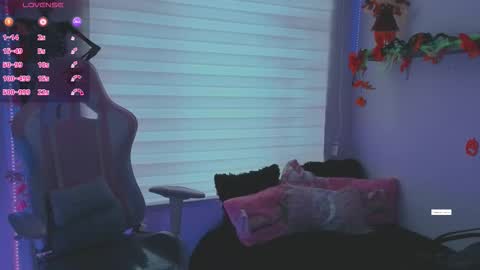 Snapshot of keyla_roberts_ chatting on October 17, 2025, 7:05 pm Adhara. Help me reach 100 likes online show from October 17, 2025, 7:05 pm