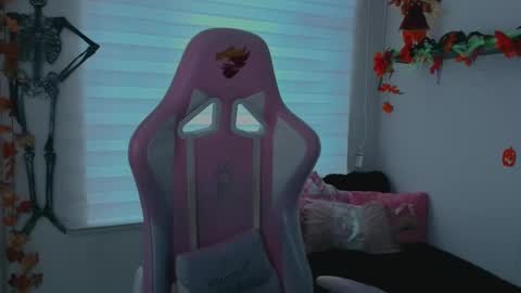 Snapshot of keyla_roberts_ chatting on October 18, 2025, 7:14 pm Adhara. Help me reach 100 likes online show from October 18, 2025, 7:14 pm