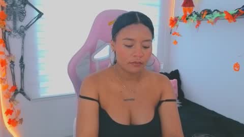 Snapshot of keyla_roberts_ chatting on October 24, 2025, 7:10 pm Adhara. Help me reach 100 likes online show from October 24, 2025, 7:10 pm