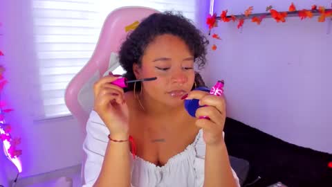 Snapshot of keyla_roberts_ chatting on November 16, 2025, 10:04 pm Adhara. Help me reach 100 likes online show from November 16, 2025, 10:04 pm