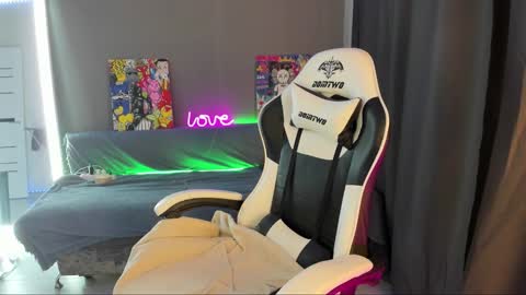 Keyli online show from October 3, 2025, 10:01 am