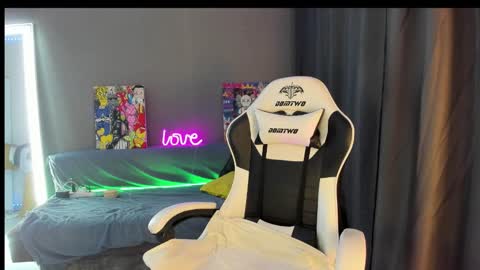 Keyli online show from November 12, 2025, 8:37 am