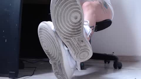     online show from October 22, 2025, 4:18 pm