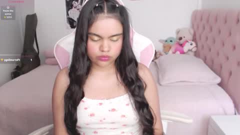 khaterin_26 online show from November 25, 2025, 4:40 pm