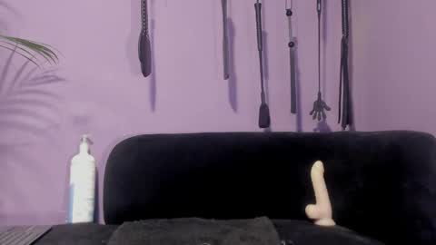 Kathe Hot online show from April 16, 2026, 9:39 pm