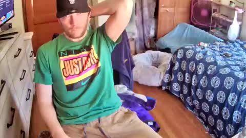 Snapshot of kheezygg chatting on March 8, 2026, 7:39 pm KevKev online show from March 8, 2026, 7:39 pm