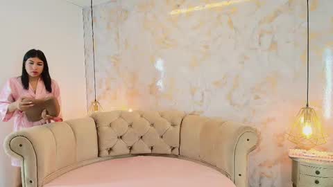 Khloe online show from November 26, 2025, 4:57 am