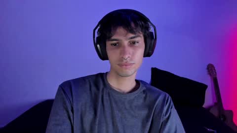 khozler_ online show from February 4, 2025, 2:39 am