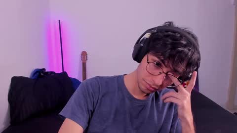 khozler_ online show from March 11, 2025, 6:21 am