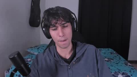 khozler_ online show from September 19, 2025, 4:58 am