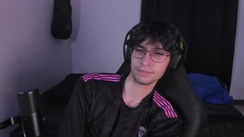 khozler_ online show from September 22, 2025, 2:02 am