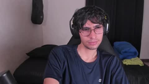 khozler_ online show from September 24, 2025, 2:04 am