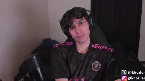 khozler_ online show from October 19, 2025, 7:47 pm