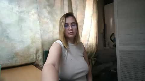 kianna_dior_ online show from February 5, 2025, 1:00 pm