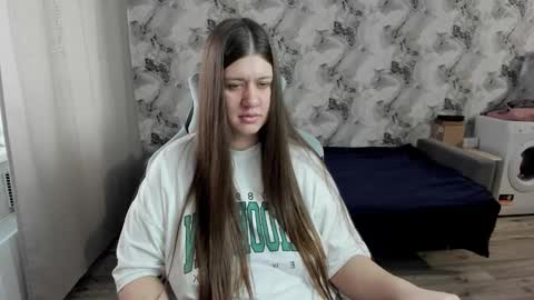 kianna_dior_ online show from February 6, 2026, 9:12 am