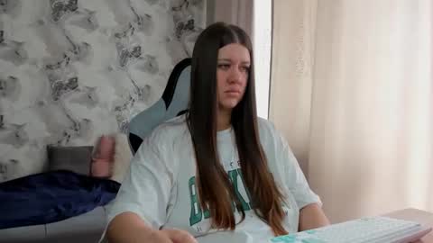 kianna_dior_ online show from April 19, 2026, 9:19 am