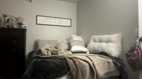 kiannaluv online show from September 9, 2025, 1:10 pm