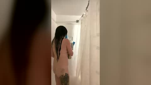 Snapshot of kiannaluv chatting on July 14, 2026, 12:33 pm kiannaluv online show from July 14, 2026, 12:33 pm