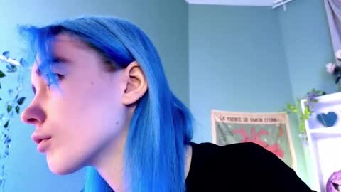 Kira online show from December 3, 2025, 9:02 pm