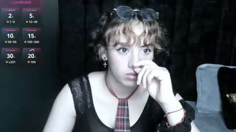 KIARA FOX online show from December 18, 2025, 1:06 pm