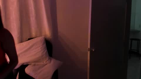 Kiara Johnsonn online show from November 30, 2025, 1:37 pm