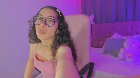 Snapshot of kiara_lovelyy chatting on June 4, 2026, 4:29 am Kiara online show from June 4, 2026, 4:29 am