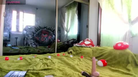 kiara_simos online show from July 27, 2026, 8:49 pm